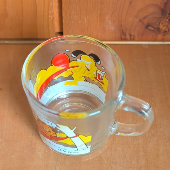 Garfield Glass Mug with Cartoon Design - Picture 2 of 4